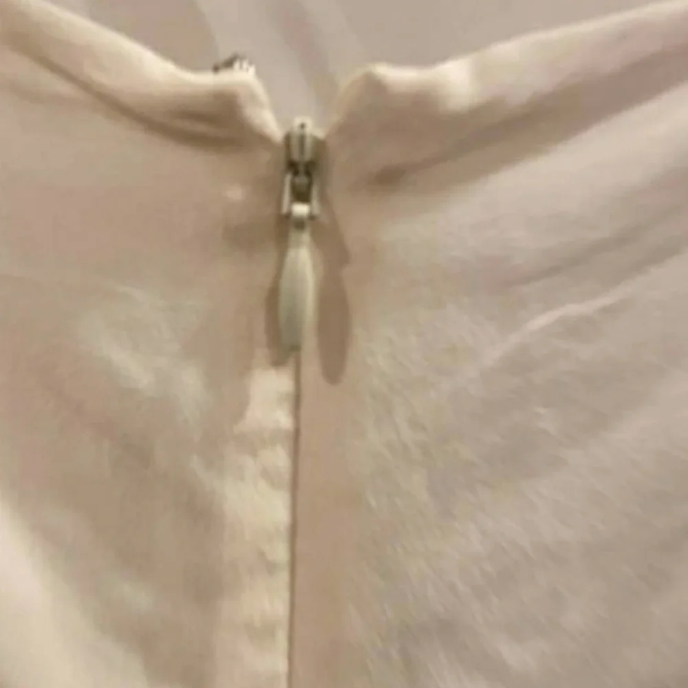 Dereh Crepe

Pleating at front

Polka-dot print - Picture 5 of 13